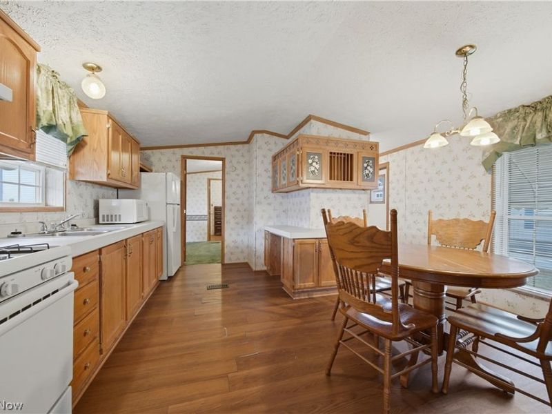 83 Helen Street, Barberton, OH 44203 Photo 4