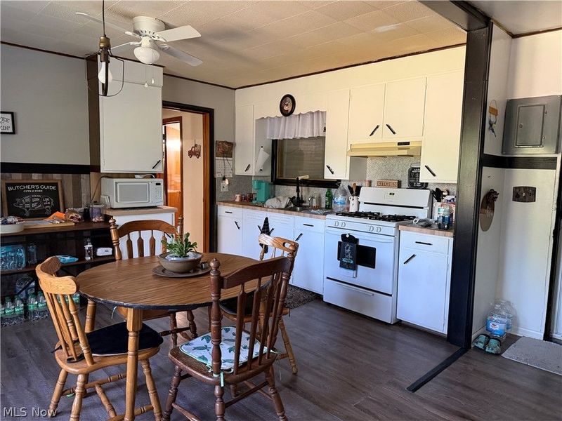 105 School Street, Killbuck, OH 44637 Photo 8