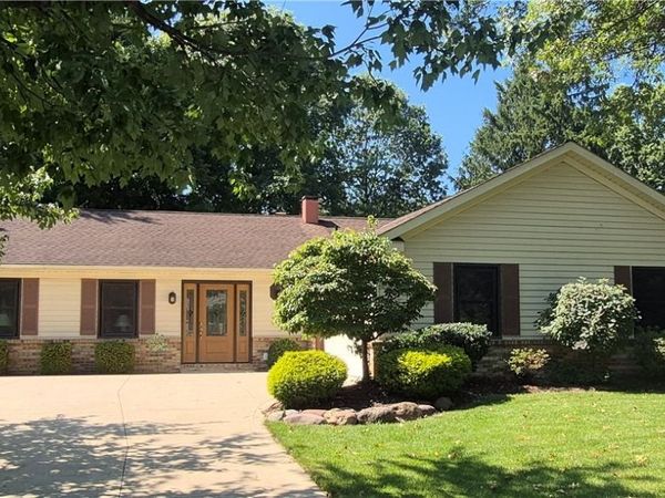 6224 Winding Creek Lane , North Olmsted, OH 44070