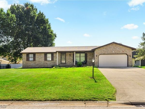 12534 Springwater Avenue NW, Uniontown, OH 44685