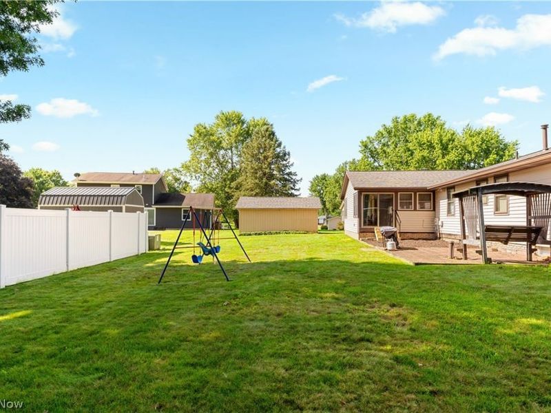12534 Springwater Avenue NW, Uniontown, OH 44685 Photo 3