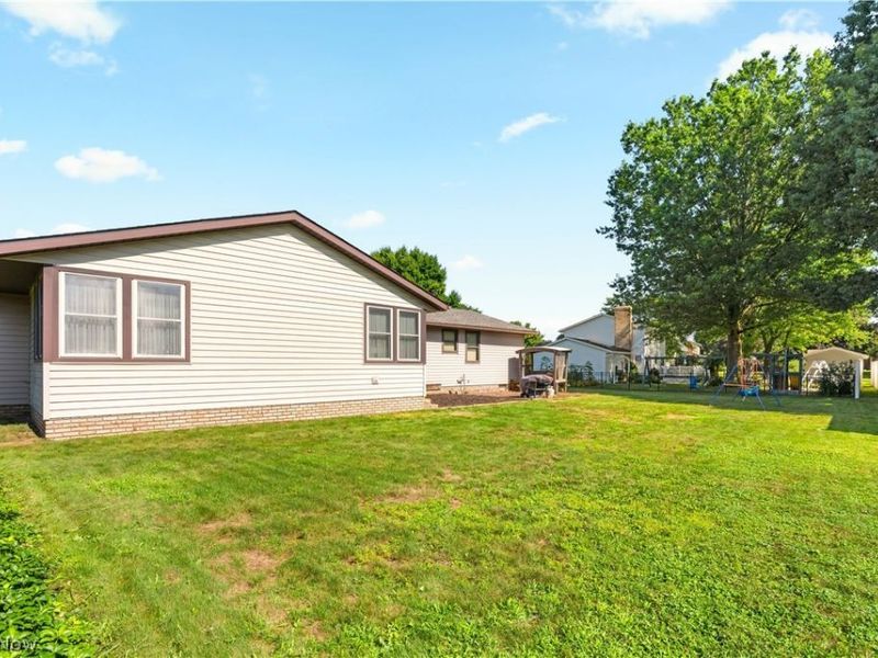 12534 Springwater Avenue NW, Uniontown, OH 44685 Photo 4