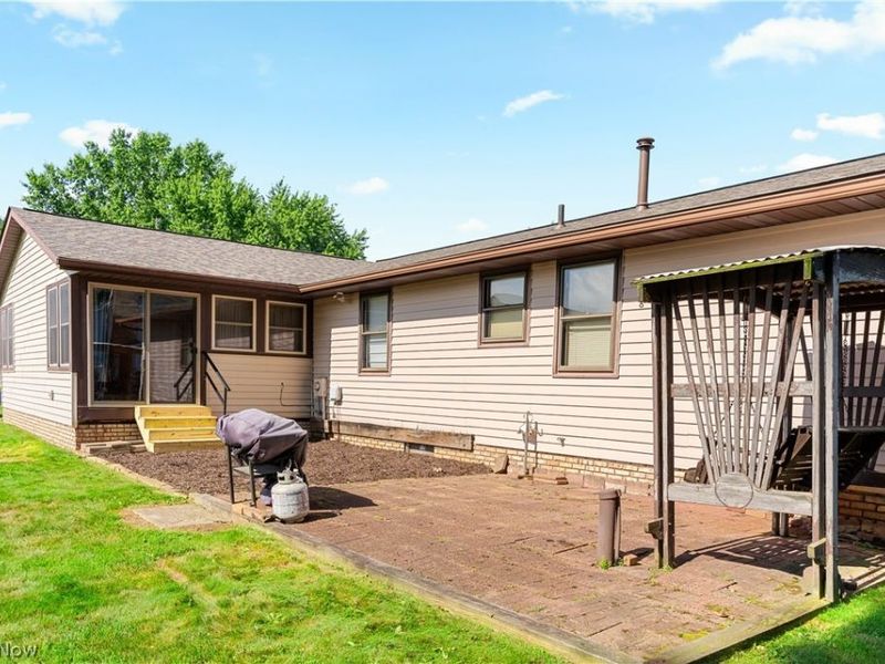 12534 Springwater Avenue NW, Uniontown, OH 44685 Photo 6
