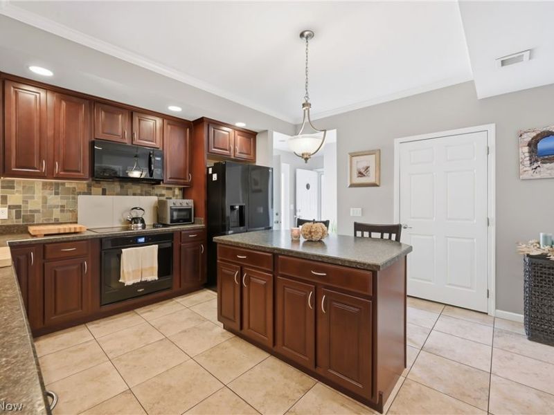 568 Lakeview Boulevard, Unit 568, Lake Milton, OH 44429 Photo 6