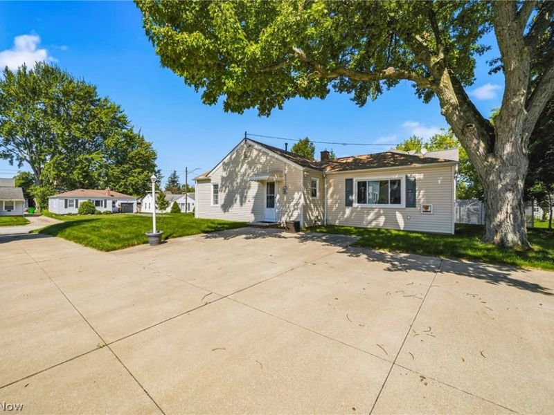 1411 Orchard Heights Drive, Mayfield Heights, OH 44124 Photo 4