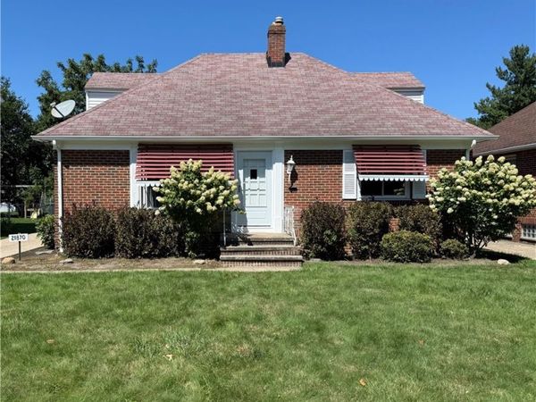 21870 Seabury Avenue , Fairview Park, OH 44126