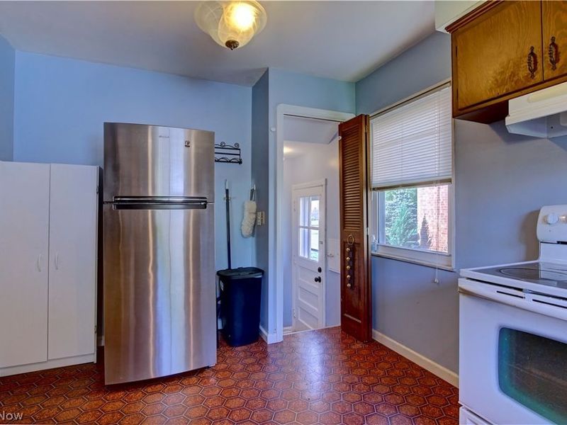 21870 Seabury Avenue, Fairview Park, OH 44126 Photo 11