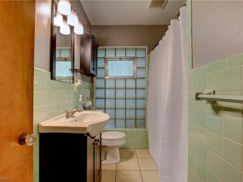 21870 Seabury Avenue, Fairview Park, OH 44126 Photo 18