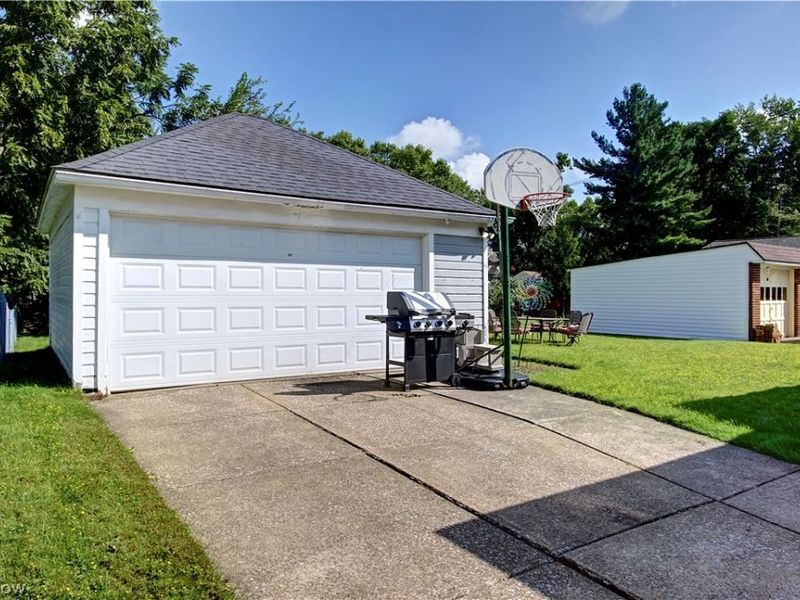 21870 Seabury Avenue, Fairview Park, OH 44126 Photo 34