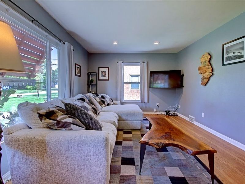 21870 Seabury Avenue, Fairview Park, OH 44126 Photo 4