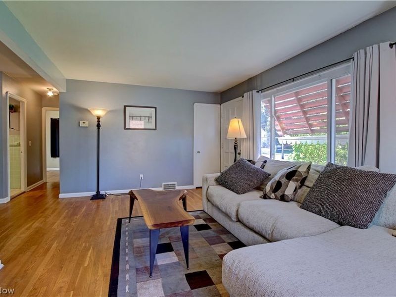 21870 Seabury Avenue, Fairview Park, OH 44126 Photo 5