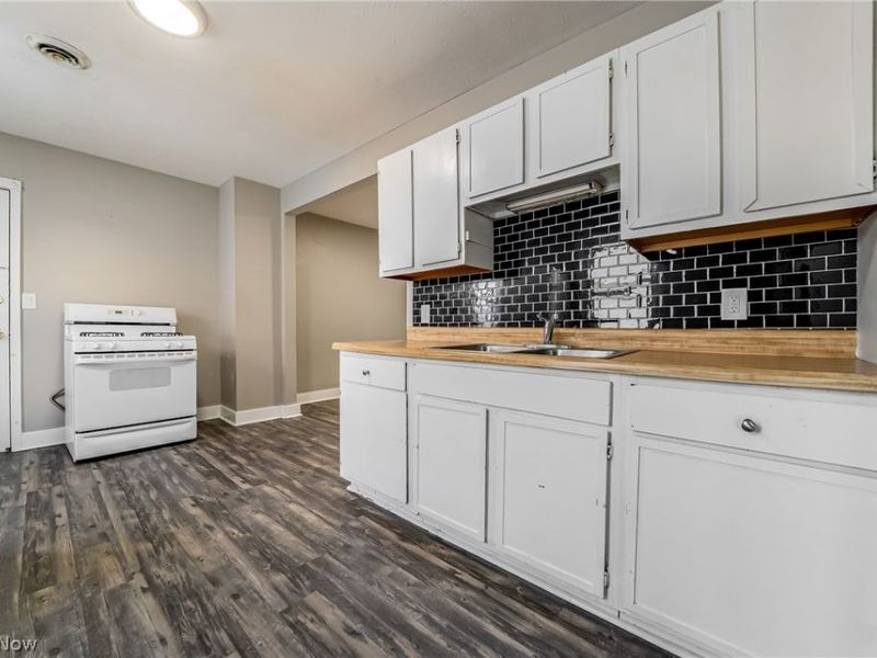 2809 Archwood Avenue, Cleveland, OH 44109 Photo 18