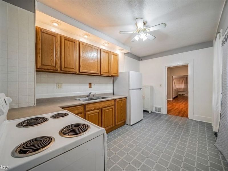 2809 Archwood Avenue, Cleveland, OH 44109 Photo 9