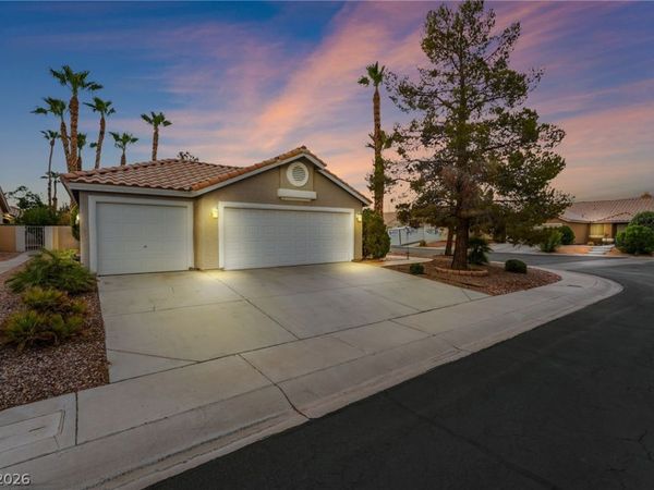 4866 Carefree Drive , Las Vegas, NV 89122