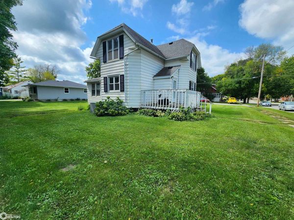 302 2Nd Avenue NW, Buffalo Center, IA 50424