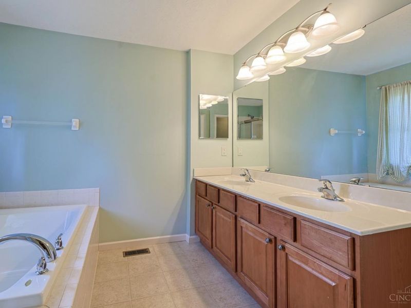 6469 Hampshire Trail, Liberty Township, OH 45044 Photo 32