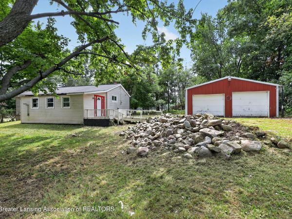 1600 Decamp Road, Stockbridge, MI 49285