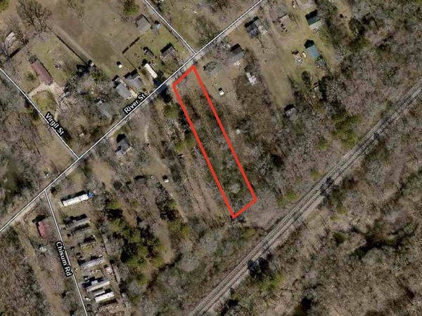 2004 River Street , Benton, AR 72015
