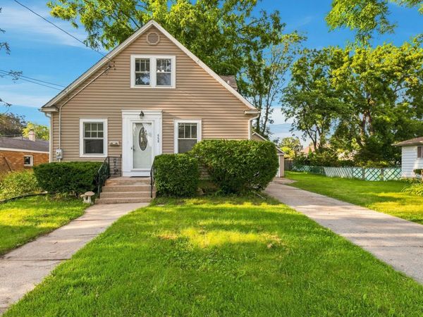 658 Columbia Avenue, Elgin, IL 60120