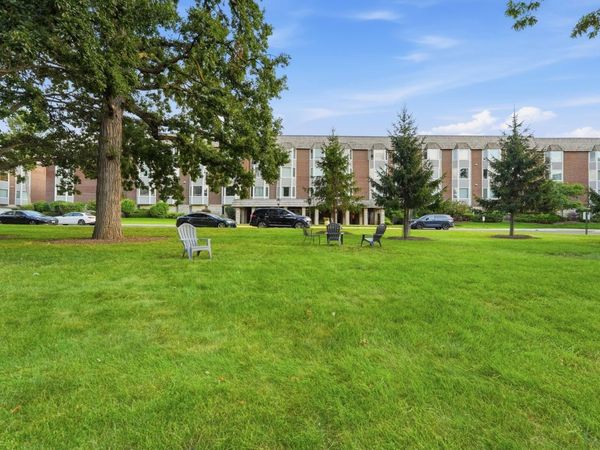 2500 Windsor Mall , Unit 2D, Park Ridge, IL 60068