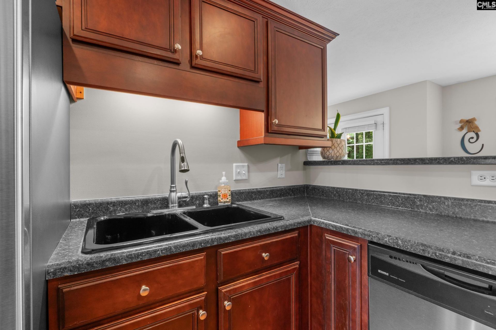 108 Caprice Court  Photo 32