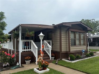 131 Coral Key Drive SE, New Philadelphia, OH 44663