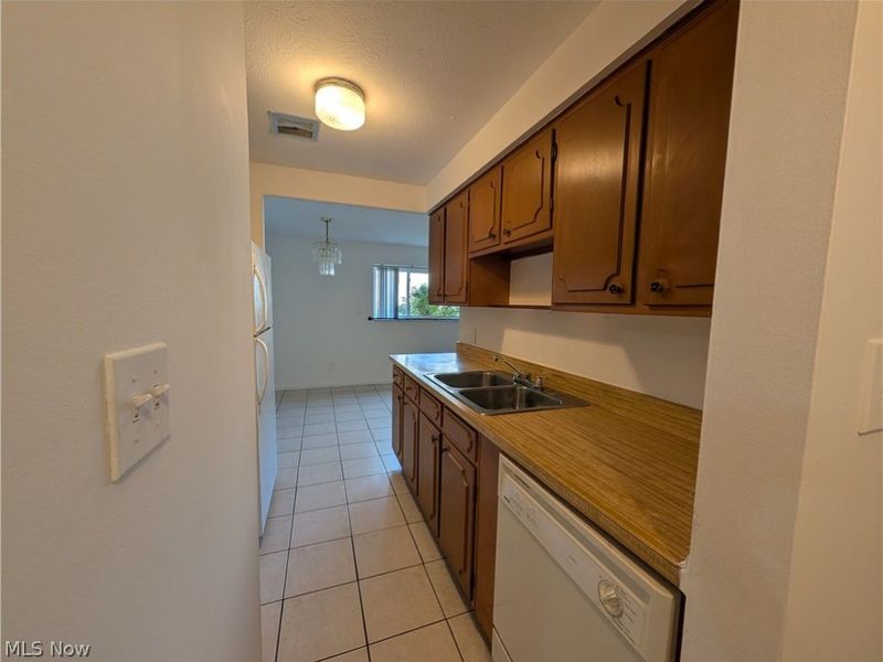 21801 River Oaks Drive, Unit A2, Rocky River, OH 44116 Photo 7