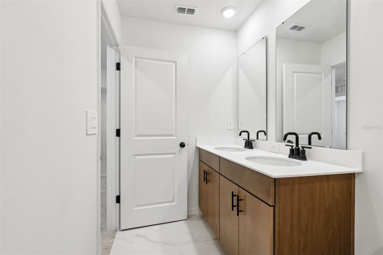 4272 Darby Court , Eustis, FL 32736 Photo