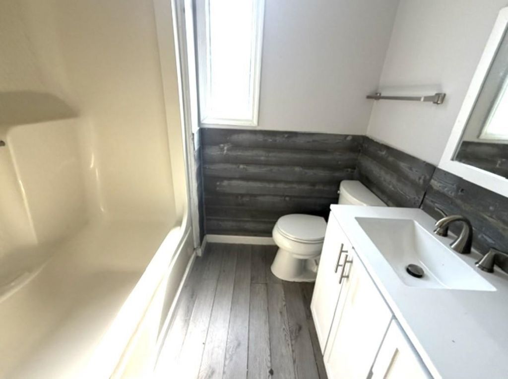 108 E Coker Ln. Photo 11