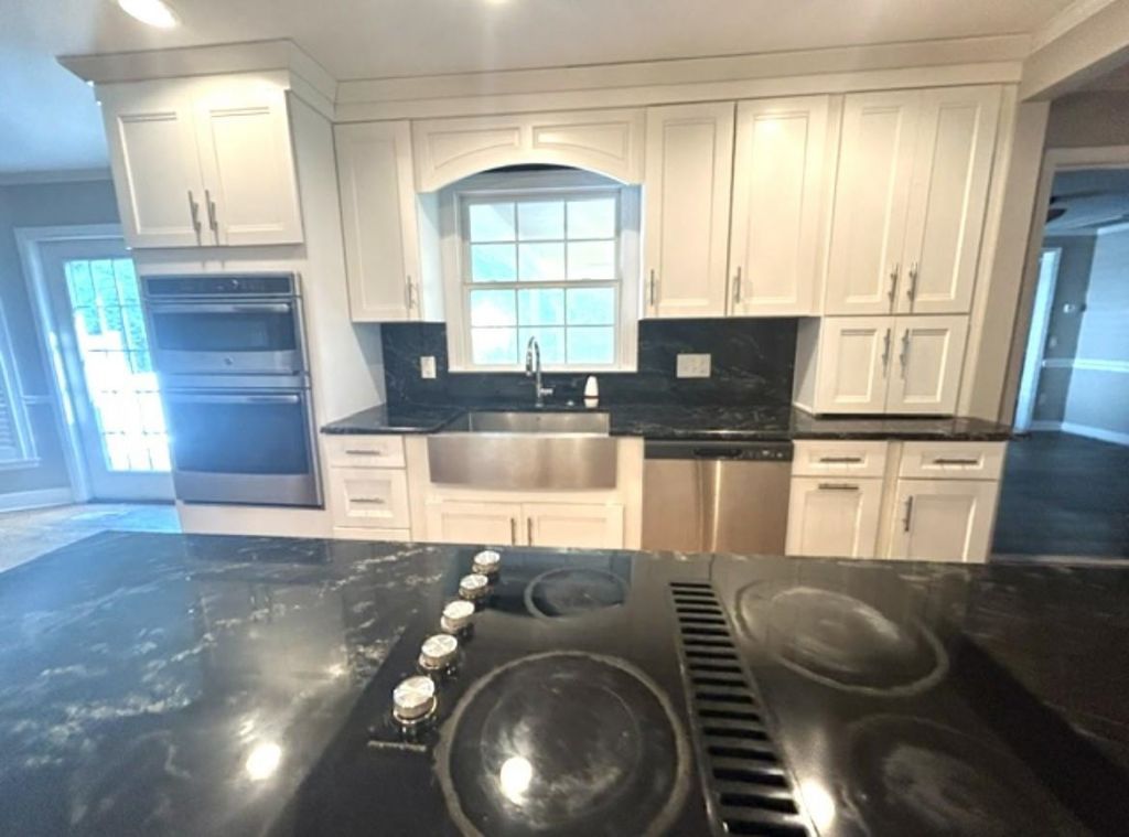 108 E Coker Ln. Photo 3