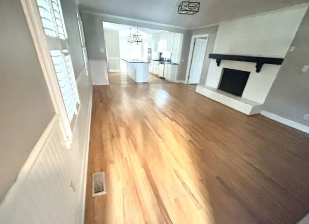 108 E Coker Ln. Photo 7