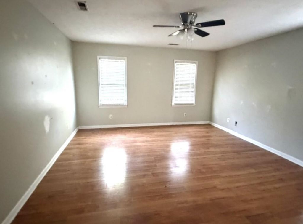 108 E Coker Ln. Photo 9