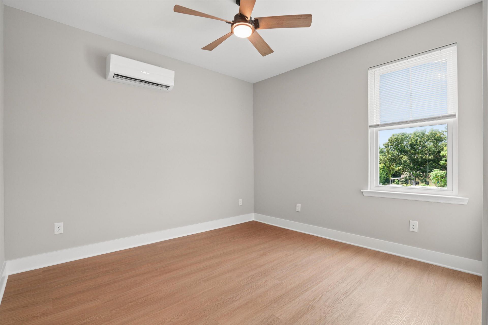 2028 Arbutus Avenue Photo 17