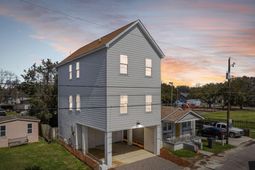 2028 Arbutus Avenue photo 4