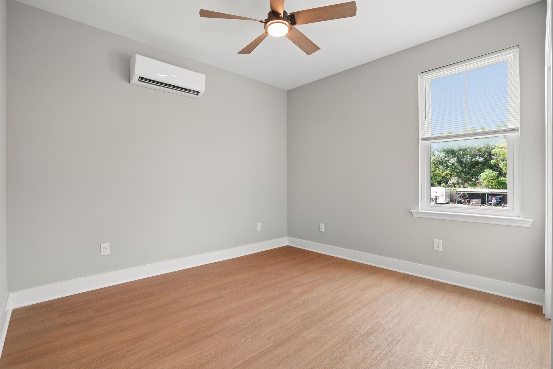 2028 Arbutus Avenue Photo 20
