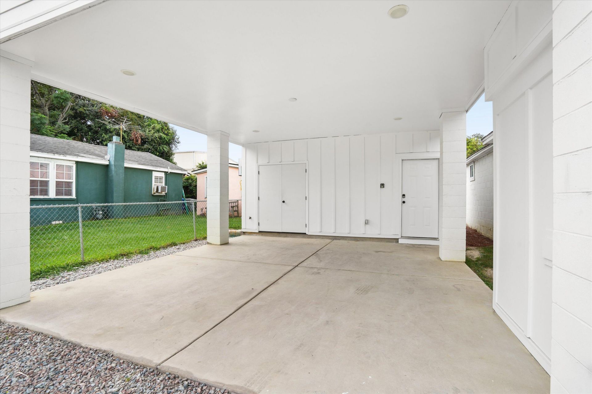 2028 Arbutus Avenue Photo 25