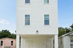 2028 Arbutus Avenue photo 4