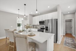 2028 Arbutus Avenue photo 4