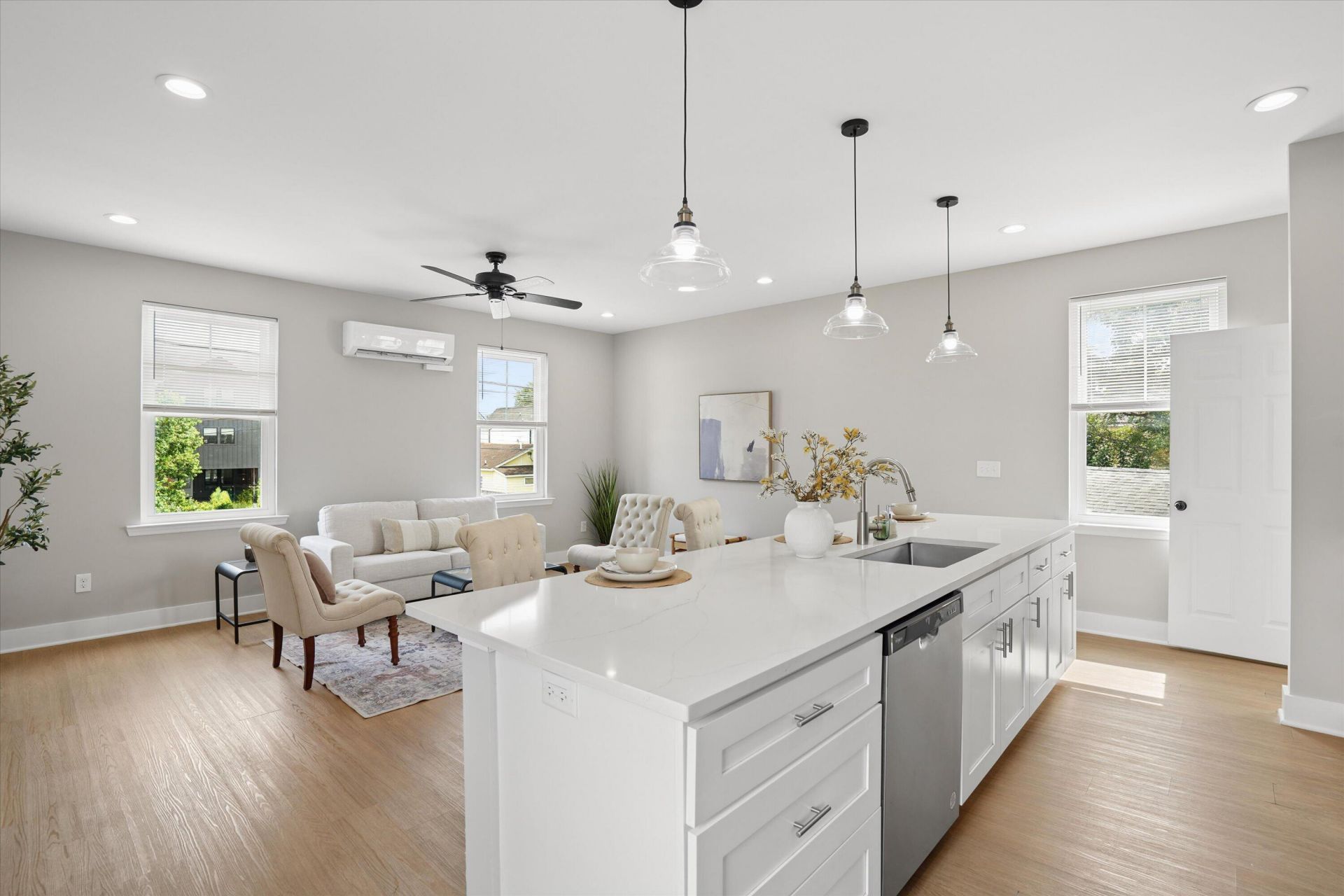 2028 Arbutus Avenue Photo 7