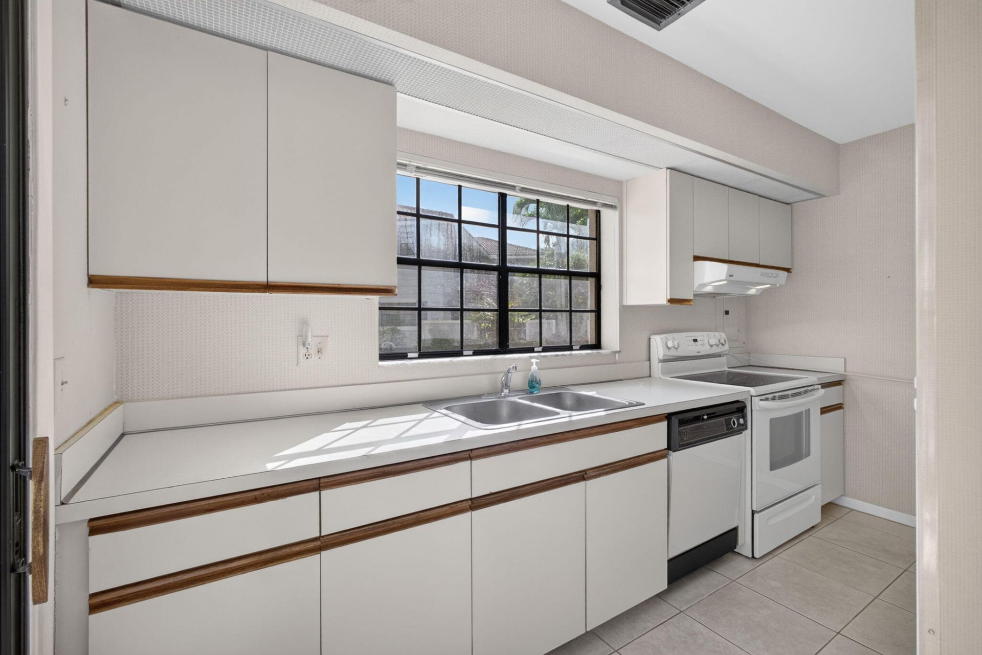 350 Prestwick Circle, Unit 2, Palm Beach Gardens, FL 33418 Photo