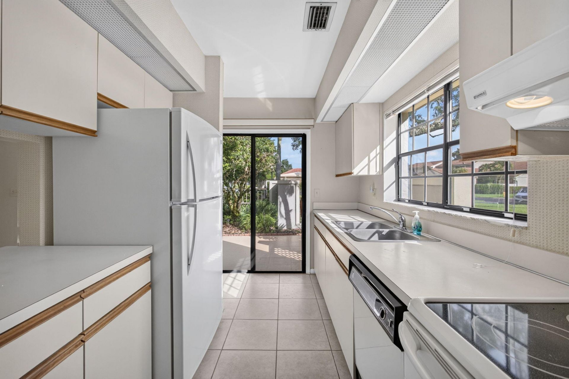 350 Prestwick Circle, Unit 2, Palm Beach Gardens, FL 33418 Photo