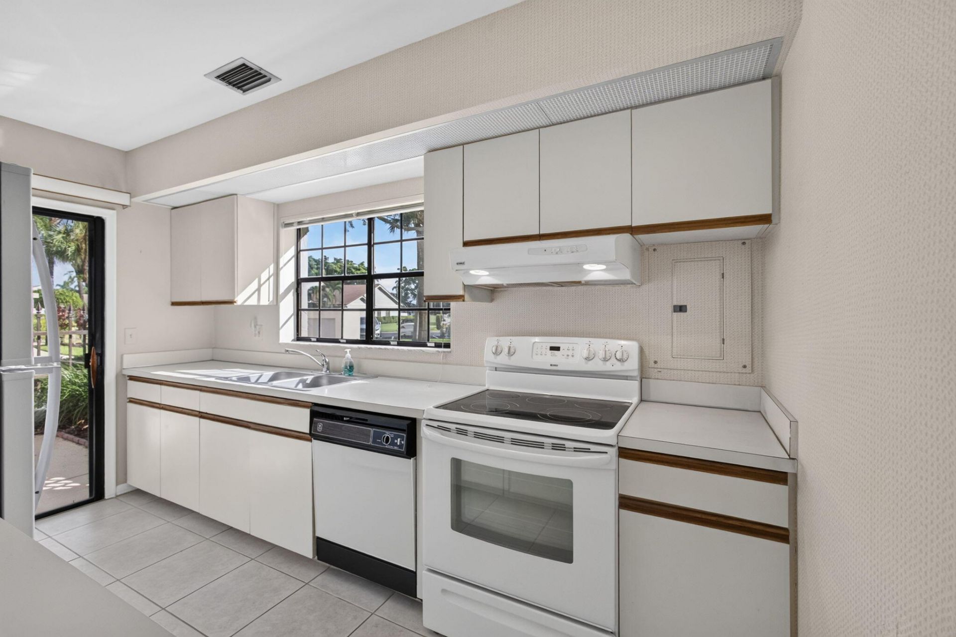 350 Prestwick Circle, Unit 2, Palm Beach Gardens, FL 33418 Photo