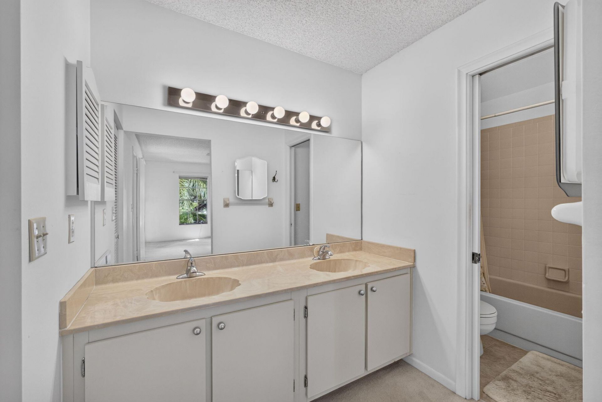 350 Prestwick Circle, Unit 2, Palm Beach Gardens, FL 33418 Photo
