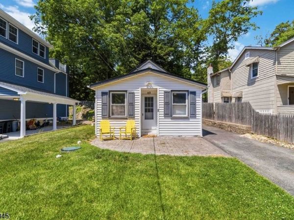32 Schwarz Blvd, Jefferson, NJ 07849