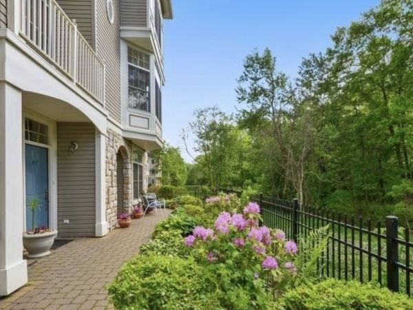 117 Crown Ct, Livingston, NJ 07039