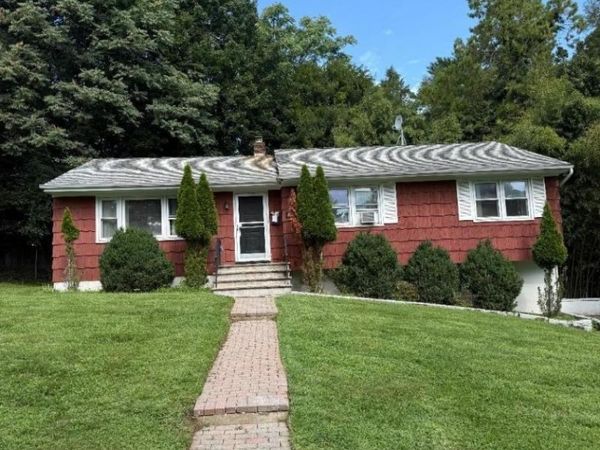 403 Longview Ct, Northvale, NJ 07647