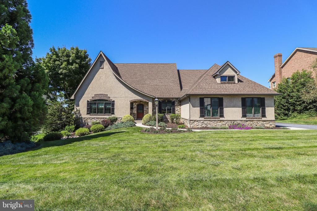 832 Heritage Hills Drive, York, PA 17402 Main Photo