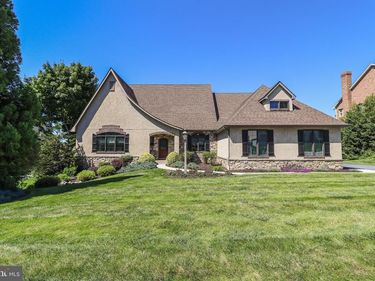 832 HERITAGE HILLS DRIVE, YORK, PA 17402