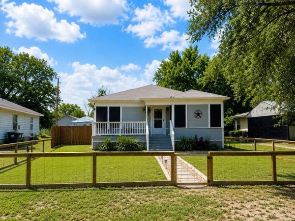 505 Lee ST , Smithville, TX 78957