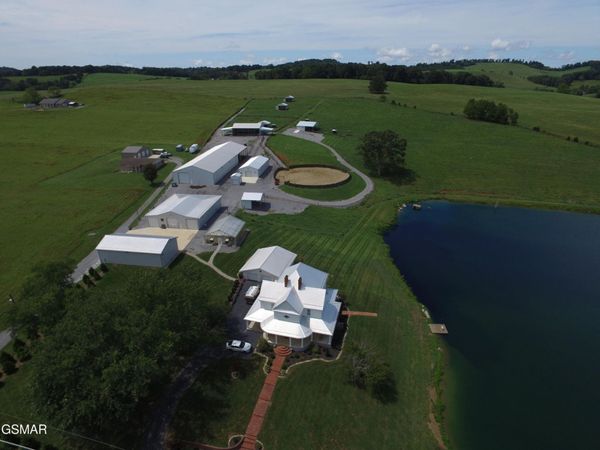 1917 Valley Home Road , Dandridge, TN 37725